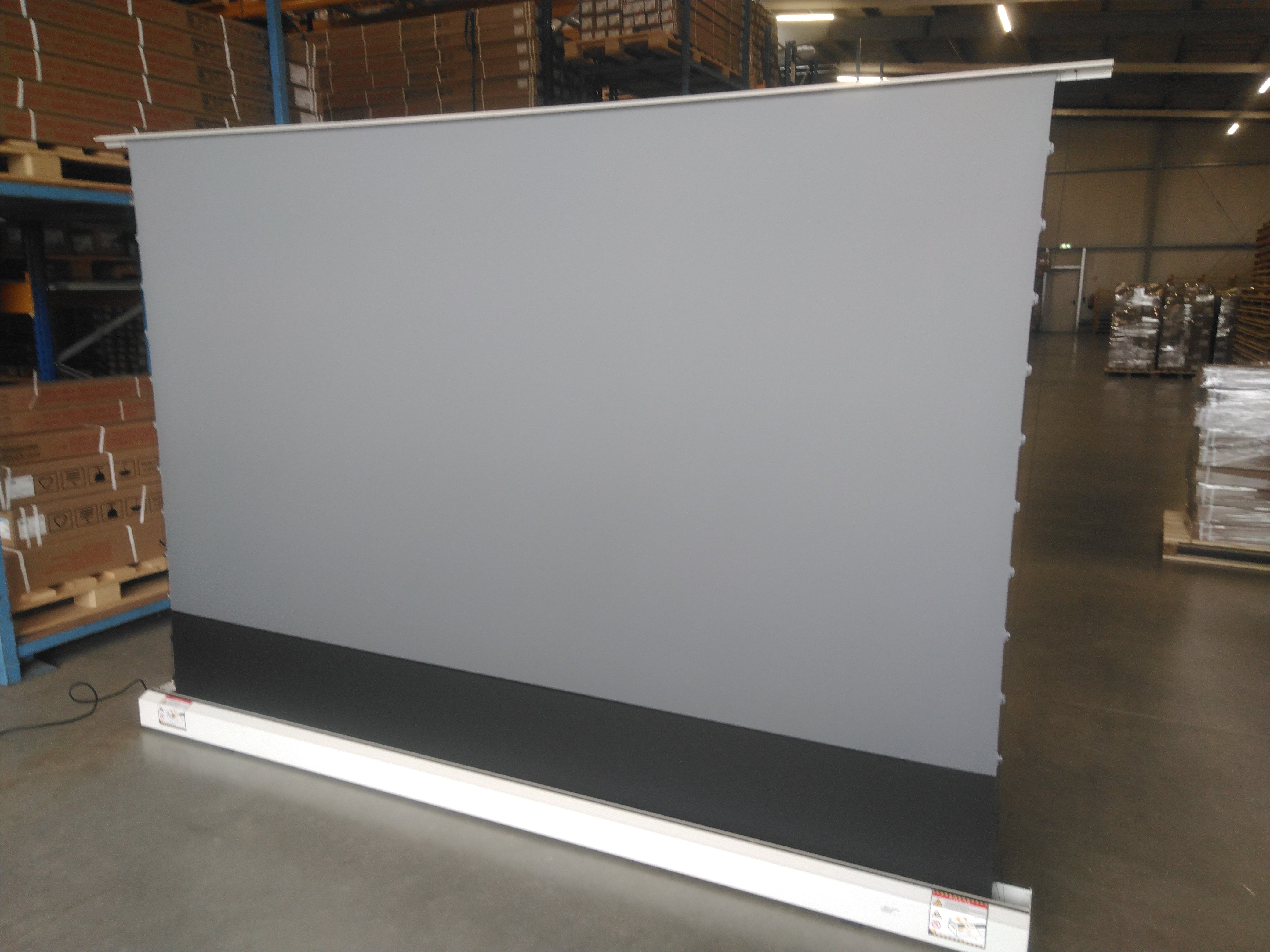 Used - Like a new// KESTREL TAB-TENSION FLOOR-UP 2 CLR® - 16:9 - IMAGE SIZE :121 inch // B-FTE121XH2-CLR- SN : 23CH00572