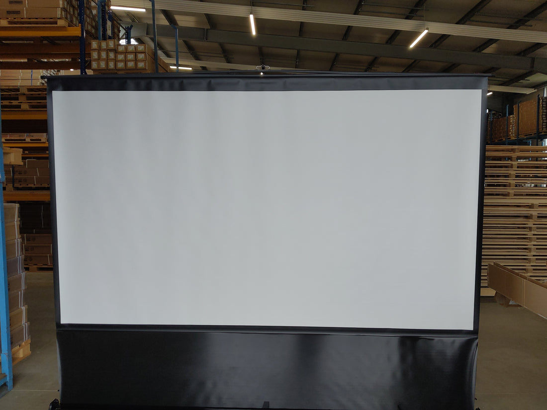 D'occasion - Comme neuf // EZ CINEMA MaxWhite / 16:9 / 135" (299 x 168 cm) //  Référence : B-F135NWH - 249H04215