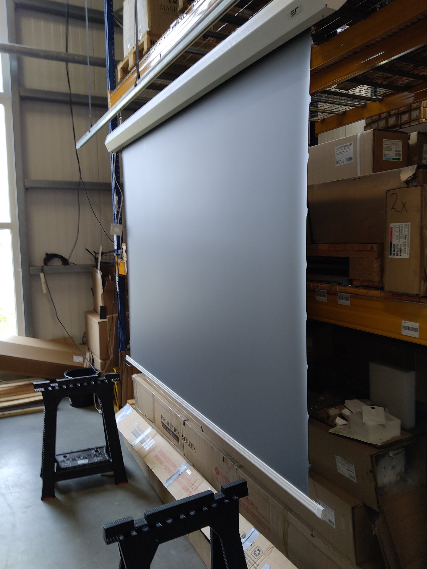 D'occasion -  Comme neuf // DAYWALKER DW3 TAB TENSION - CineGrey 4D (ALR) / 16:9 / 92" (203 x 115 / chute supérieure 30 cm)// B-DWN92XHTD3-E12-24CH00656